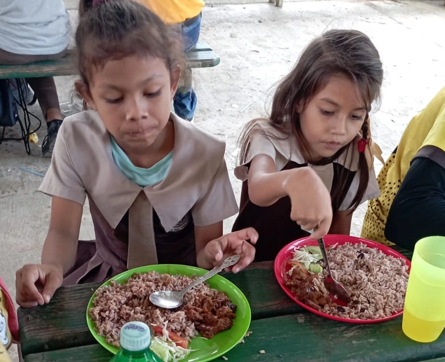 Belize students at lunch hour at Hills of Promise